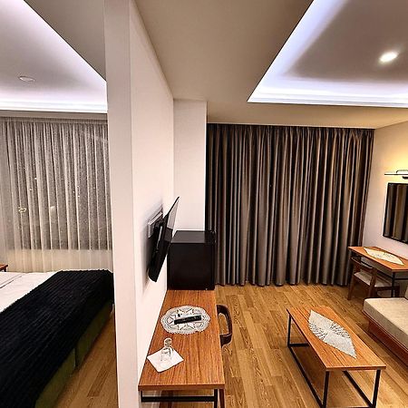 Hotel Republika Berat Ngoại thất bức ảnh