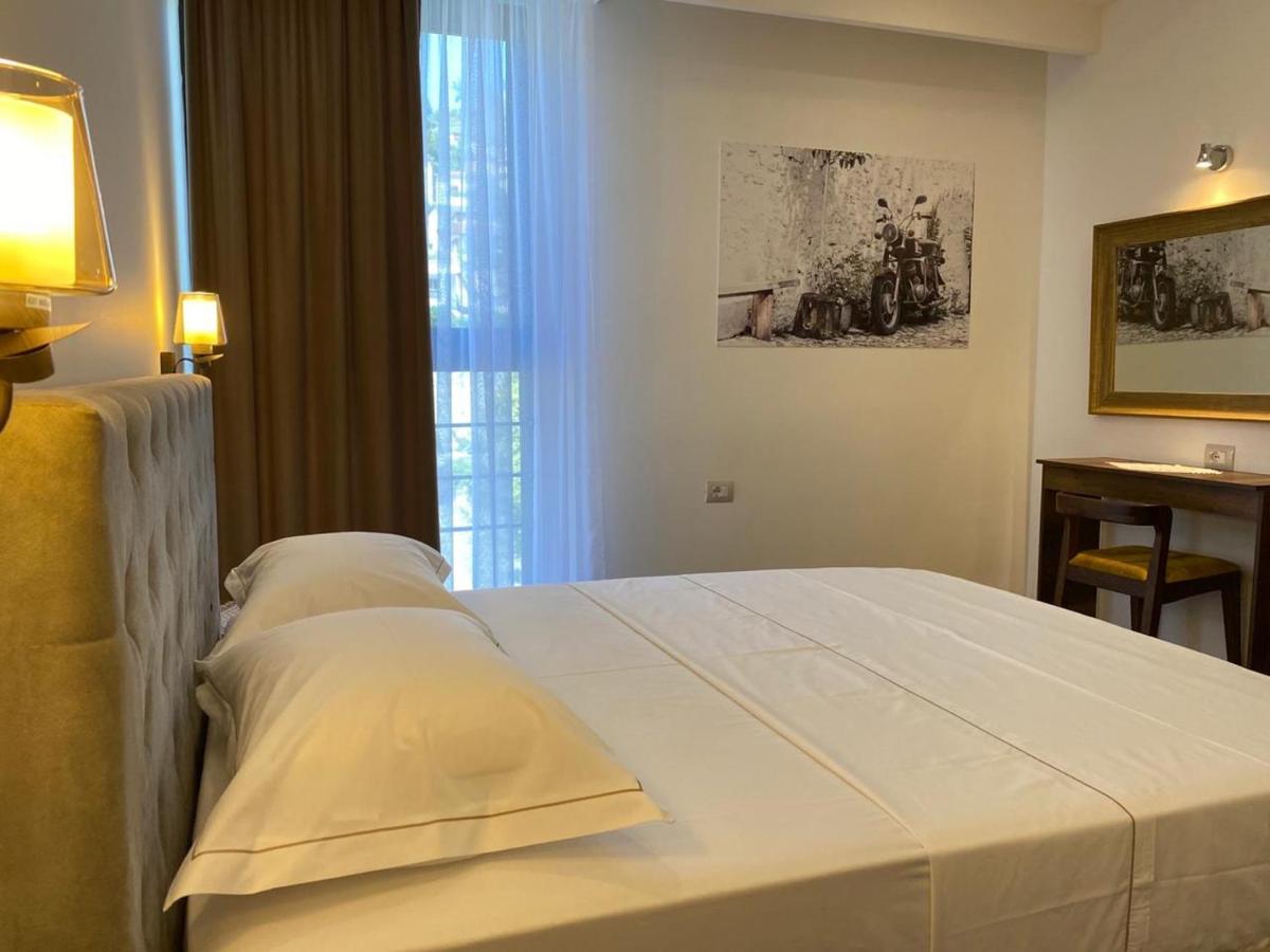 Hotel Republika Berat Ngoại thất bức ảnh