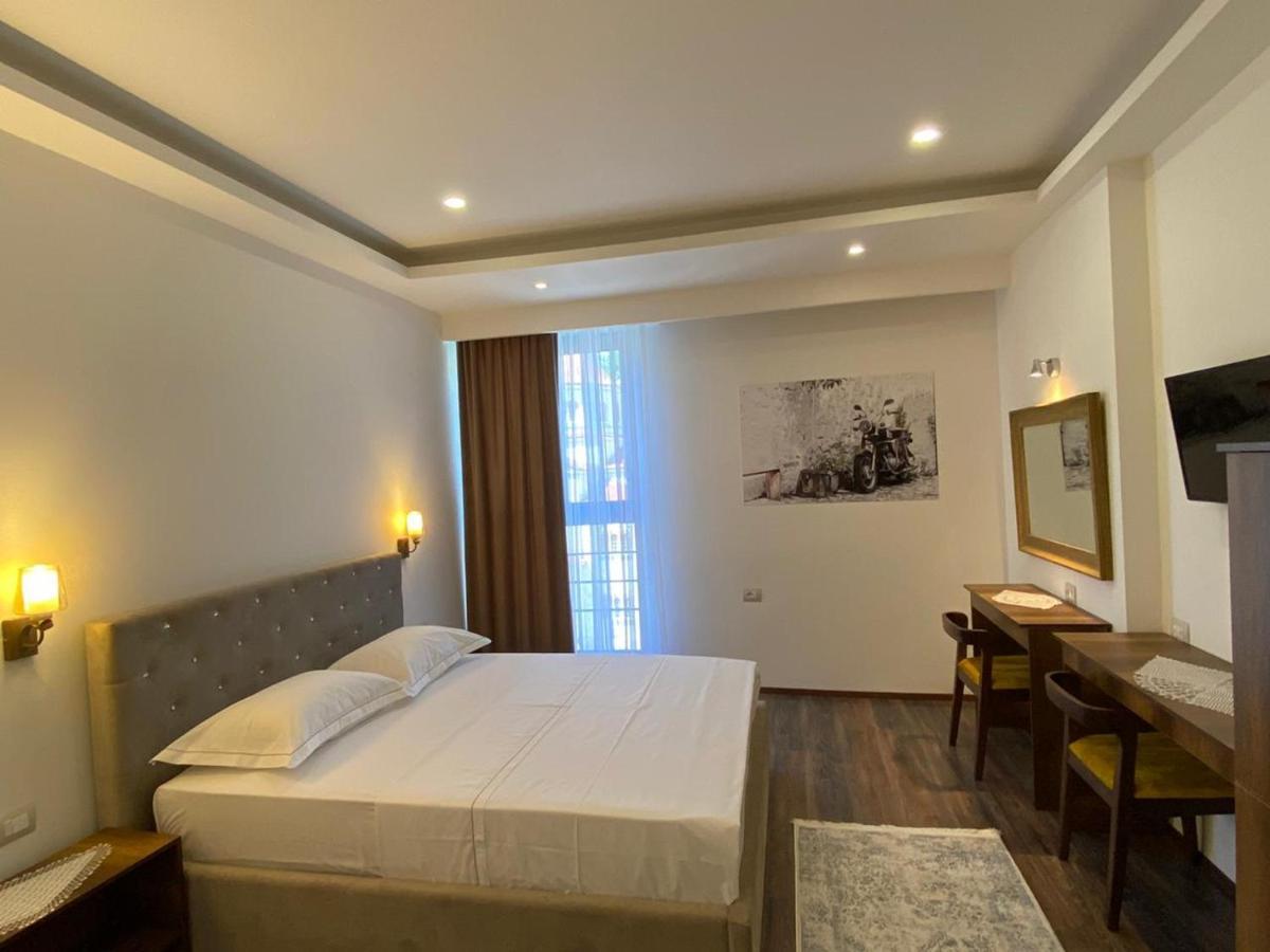 Hotel Republika Berat Ngoại thất bức ảnh