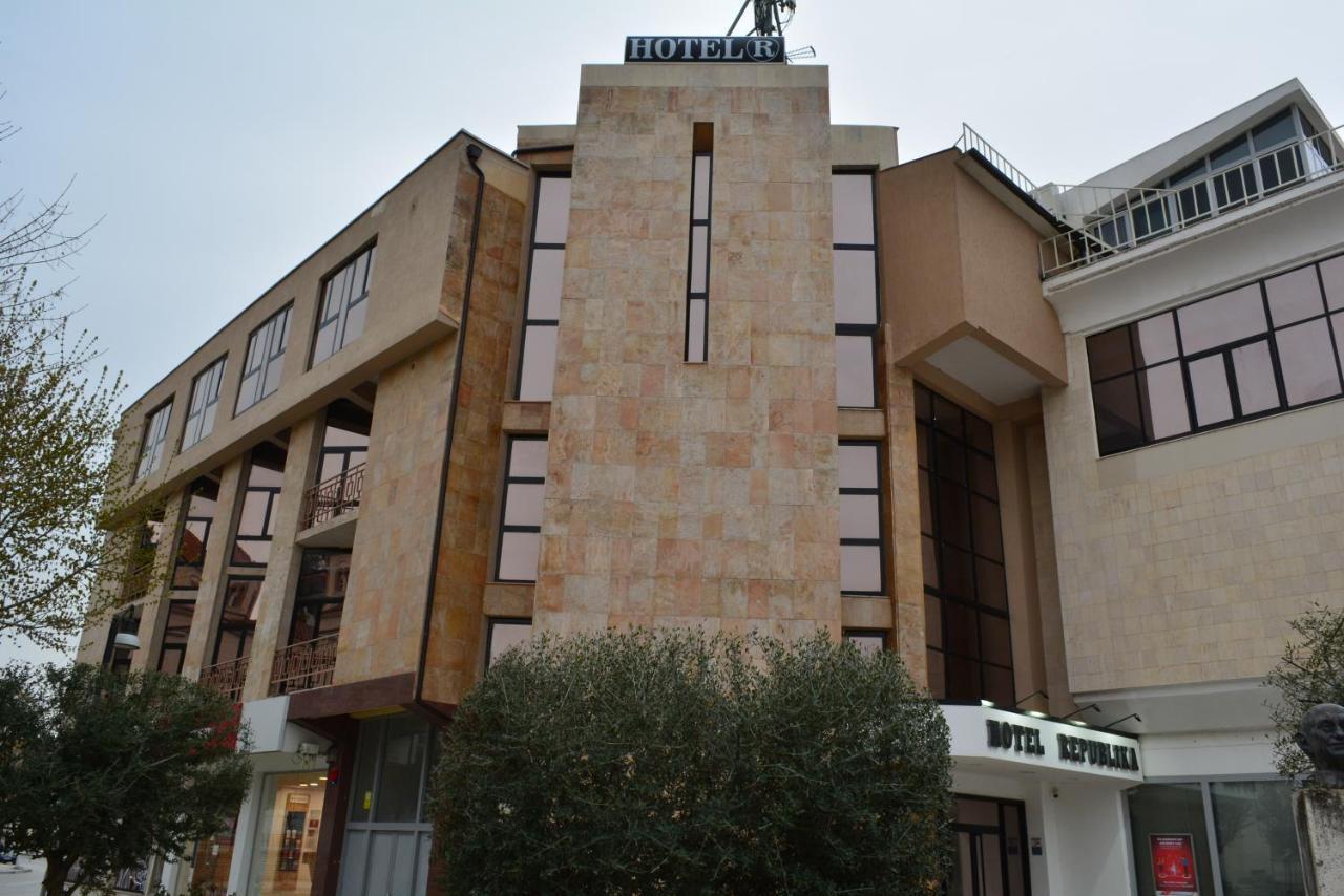 Hotel Republika Berat Ngoại thất bức ảnh
