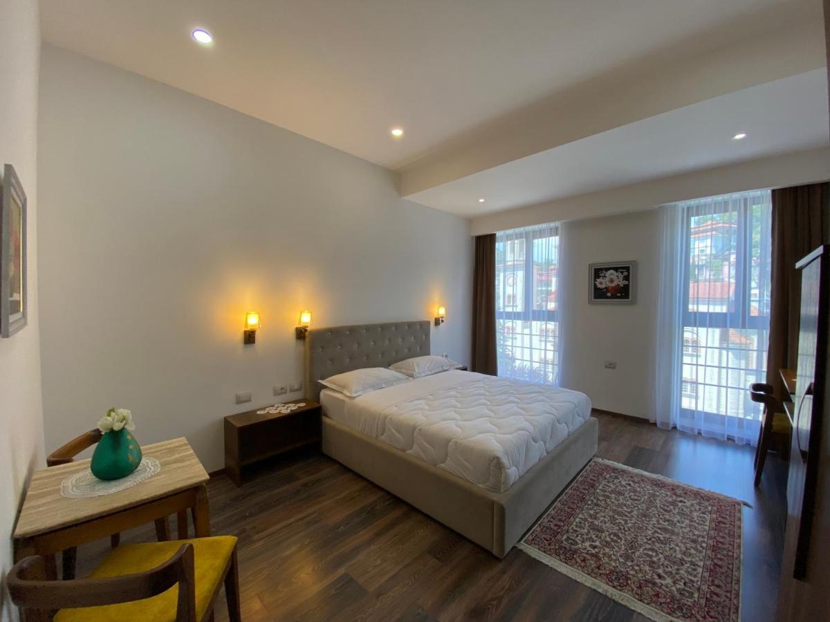Hotel Republika Berat Ngoại thất bức ảnh