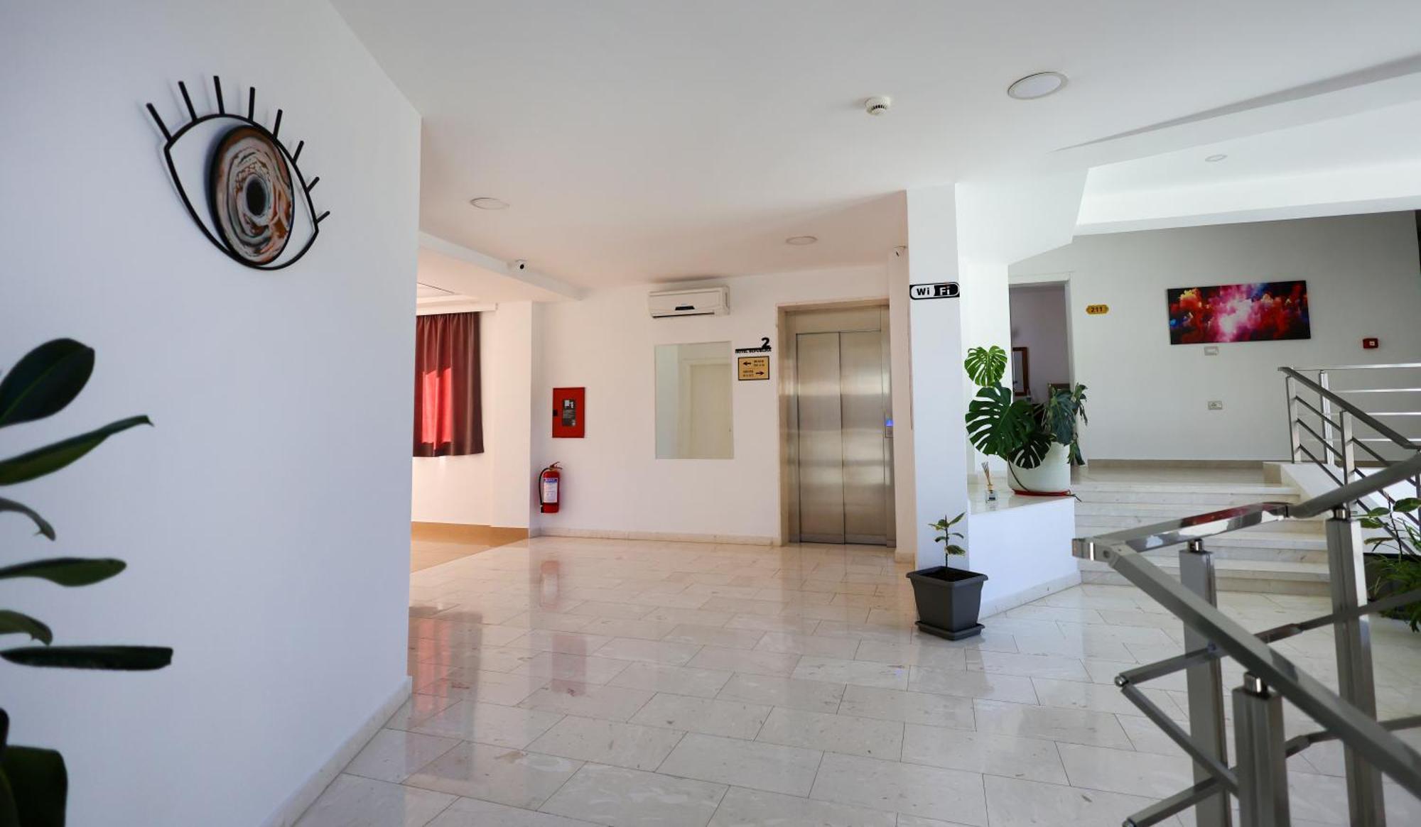 Hotel Republika Berat Ngoại thất bức ảnh