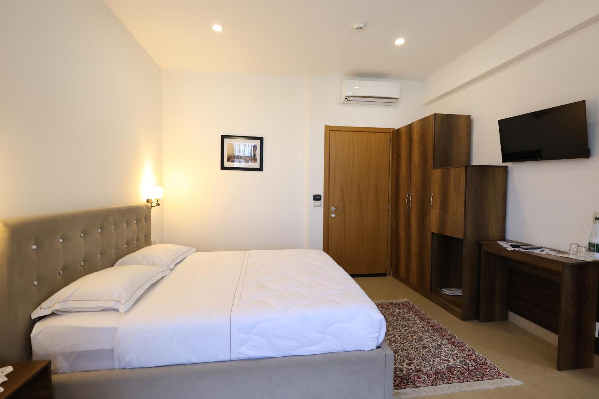 Hotel Republika Berat Ngoại thất bức ảnh