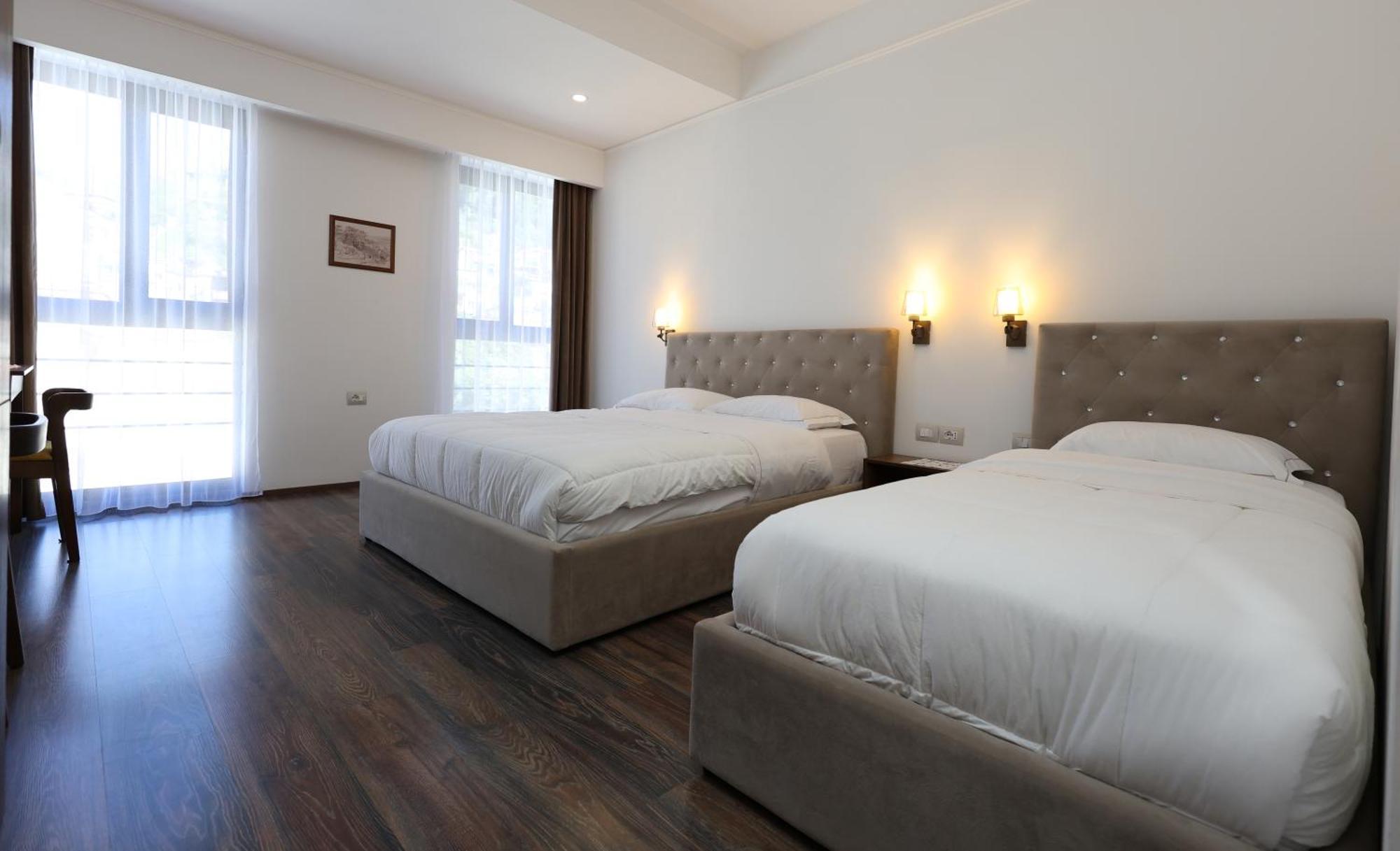Hotel Republika Berat Ngoại thất bức ảnh