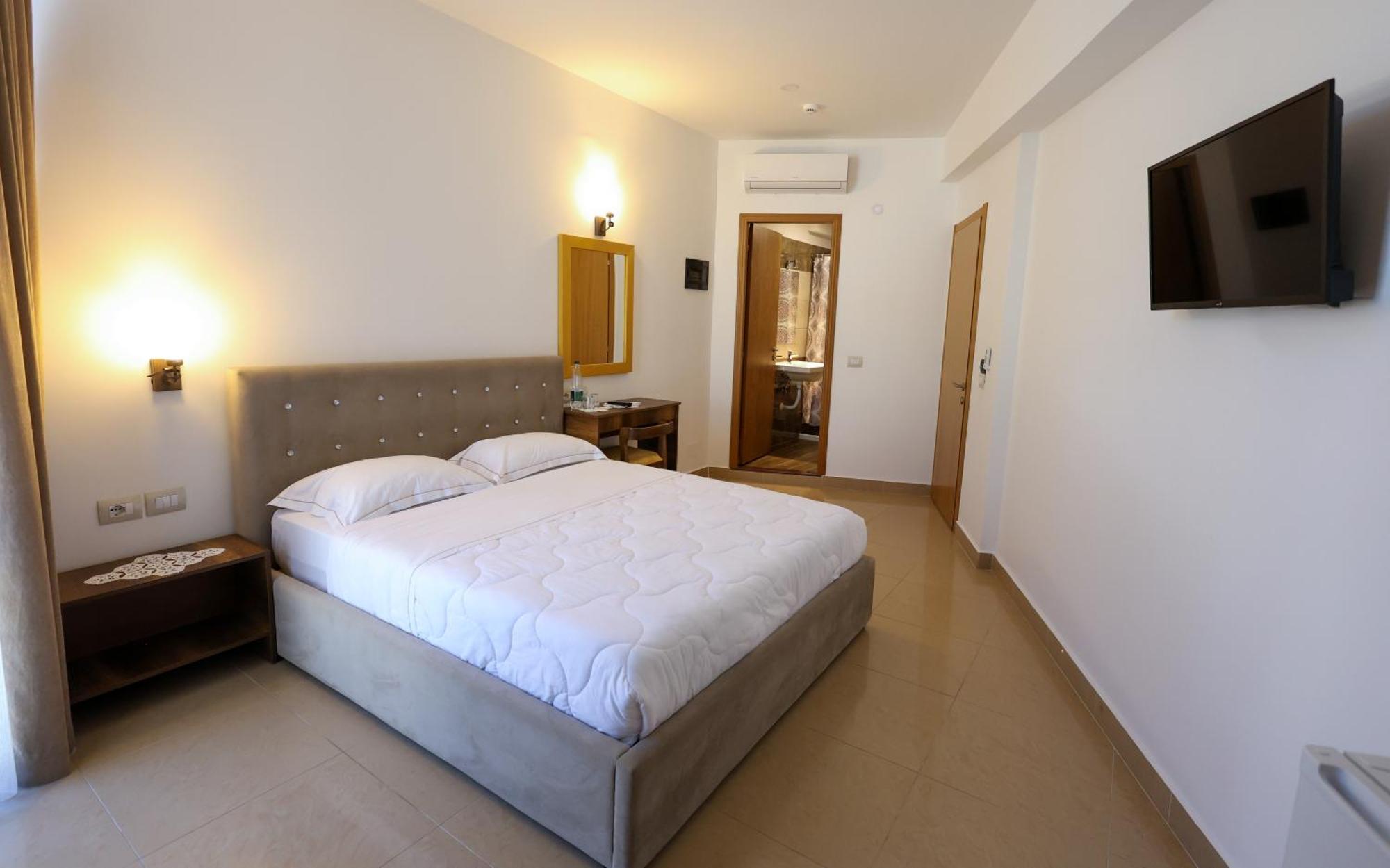 Hotel Republika Berat Ngoại thất bức ảnh