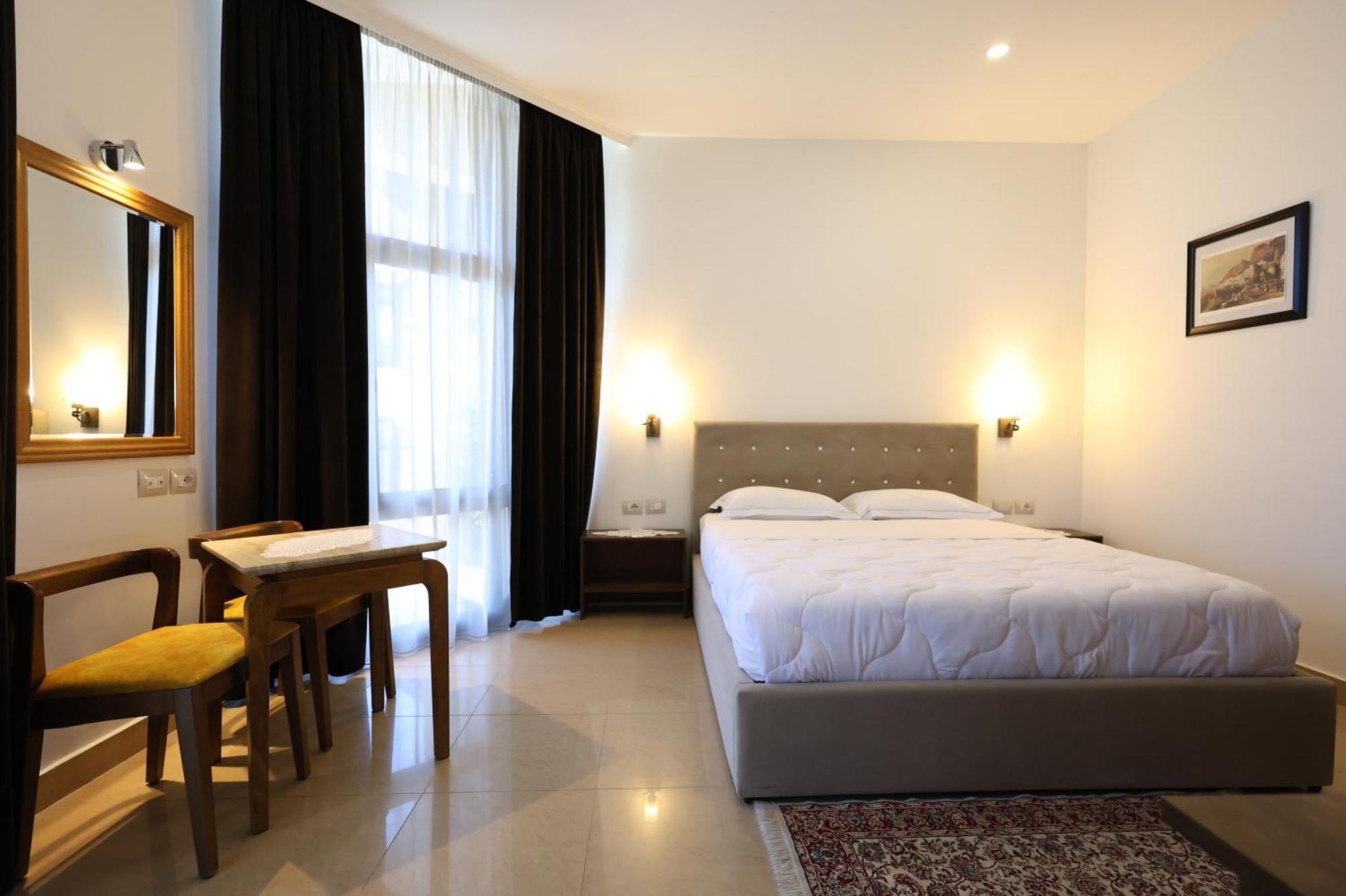 Hotel Republika Berat Ngoại thất bức ảnh