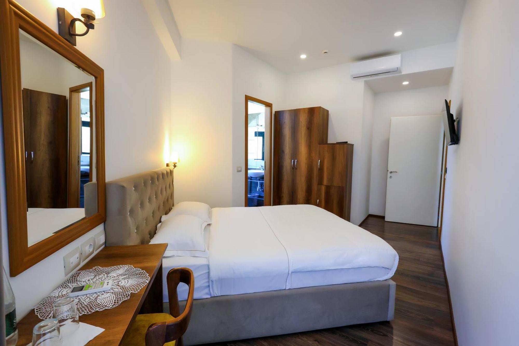 Hotel Republika Berat Ngoại thất bức ảnh