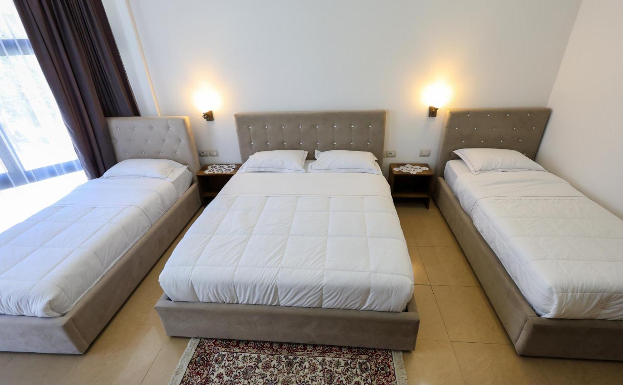 Hotel Republika Berat Ngoại thất bức ảnh