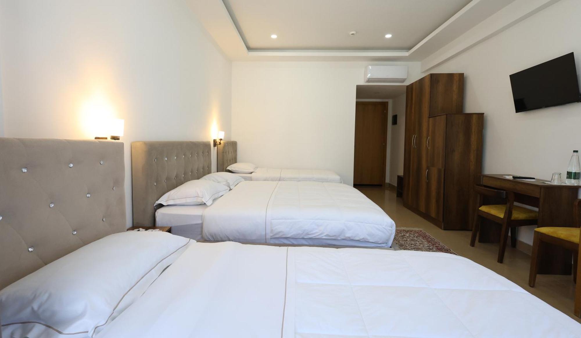 Hotel Republika Berat Ngoại thất bức ảnh