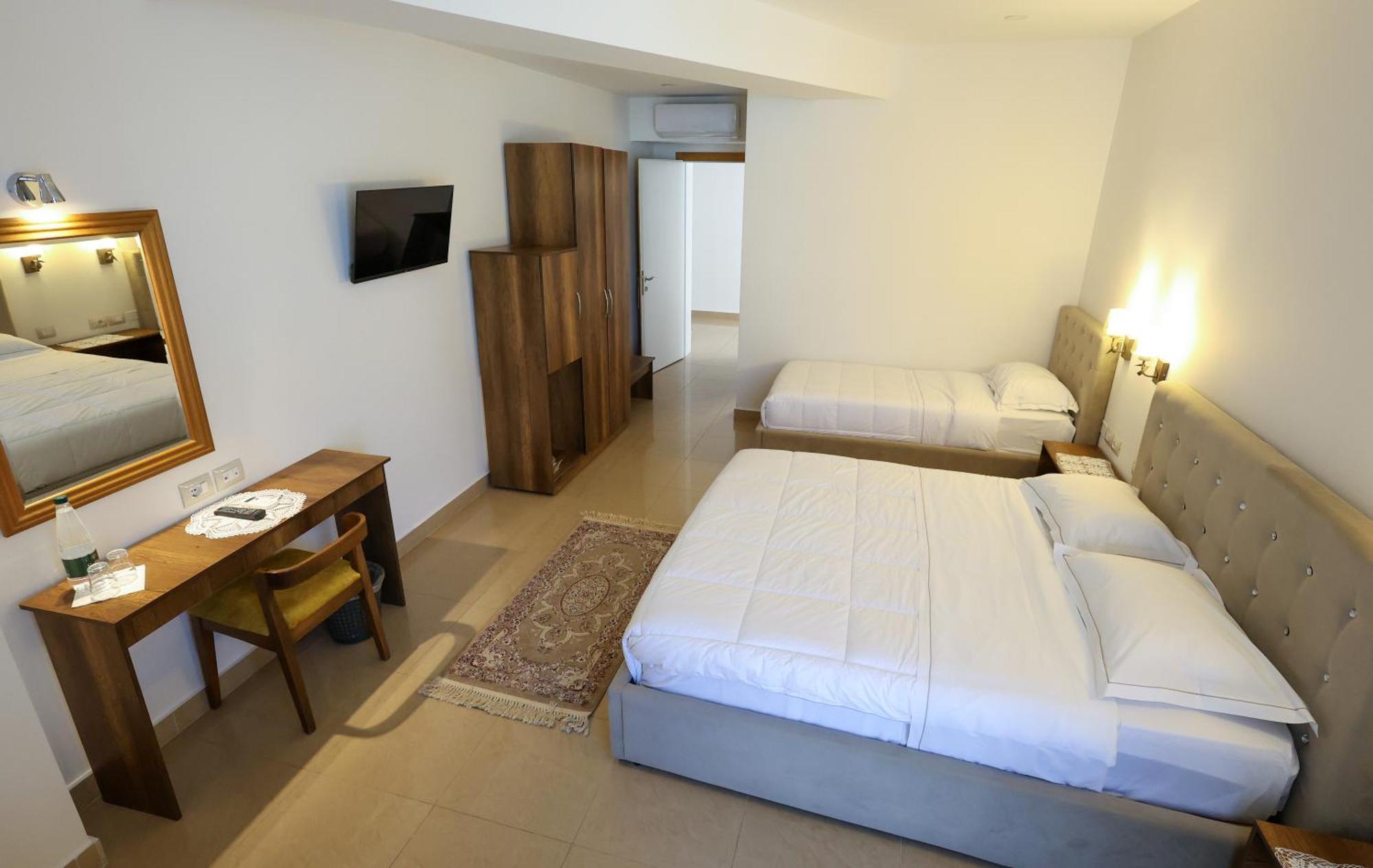 Hotel Republika Berat Ngoại thất bức ảnh