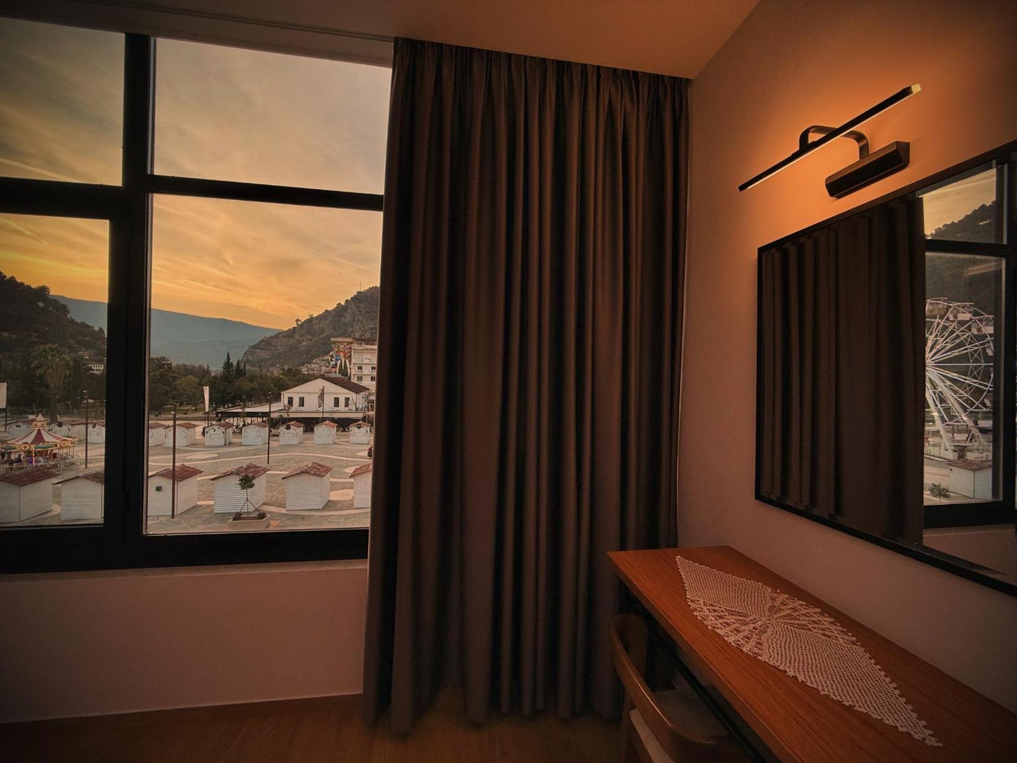 Hotel Republika Berat Ngoại thất bức ảnh